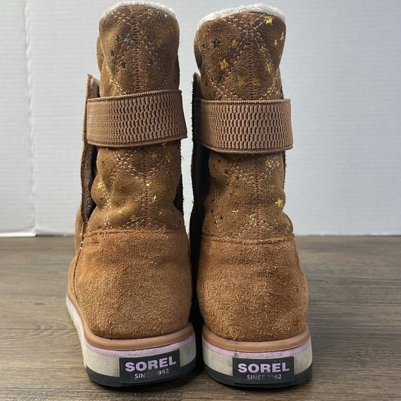 Sorel Big Kids Rylee Suede Brown Boots with Gold Stars, size Big Kid 4 - Picture 5 of 10